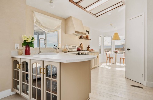 Landers House | Luxury Desert Home with 3 BR - Dog friendly