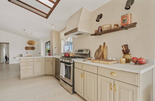 Landers House | Luxury Desert Home with 3 BR - Dog friendly