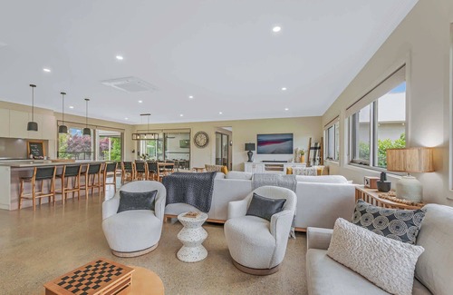 Moama House | Luxury Designer Home | Smart Living | 4 Bedrooms