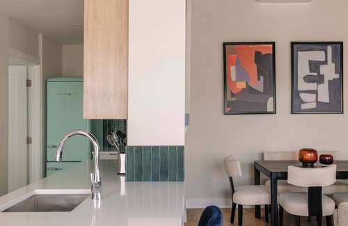 Rush and Division Apartment | Luxury Designer Penthouse | Gold Coast/Old Town
