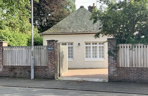 Ayr Cottage | Luxury detached one bedroom cottage in Ayr