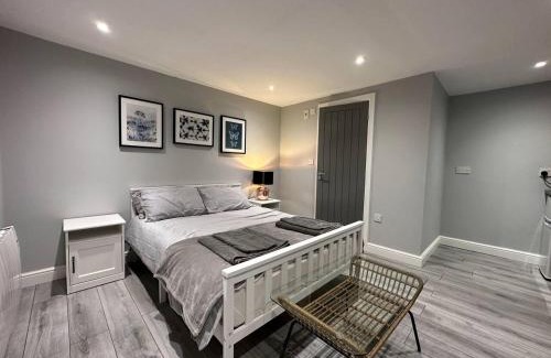 Luton Apartment | Luxury Detached Studio Apartment in Luton