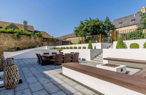 Shipton under Wychwood Cottage | Luxury dog friendly holiday cottage in the Cotswolds with a hot tub - Shaven Cottage