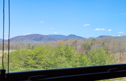 Sevierville Cabin | Luxury Dollywood cabin/indoor pool/Hot tub/firepit
