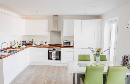 Bournemouth House | Luxury Dorset coast property with hot tub. Great location, short walk from beach