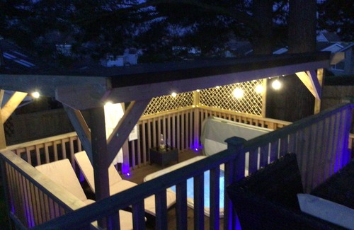Bournemouth House | Luxury Dorset coast property with hot tub. Great location, short walk from beach