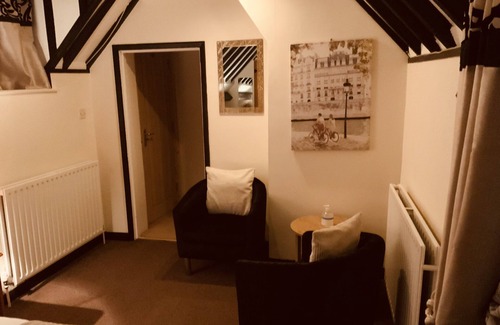 Horstead Apartment | Luxury double room by the river bure in Coltishall