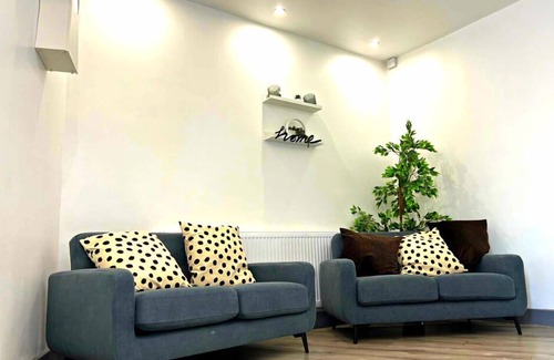 Wigan House | Luxury Double/Twin Room with En-Suite in WN1