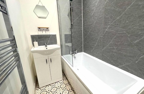 Wigan House | Luxury Double/Twin Room with En-Suite in WN1