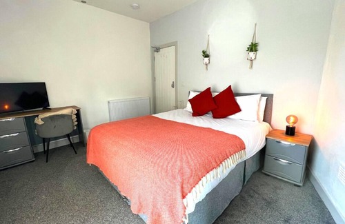 Wigan House | Luxury Double/Twin Room with En-Suite in WN1