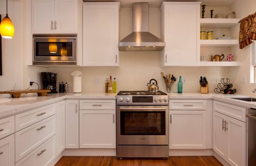 Oak Park House | Luxury Downtown 2bd Spanish with Relaxing Spa