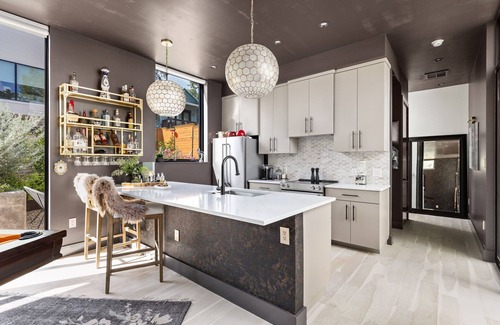 Clarksville House | Luxury Downtown Austin Guest House-2BR/2.5BA-Billiards Lounge-Patio-Parking
