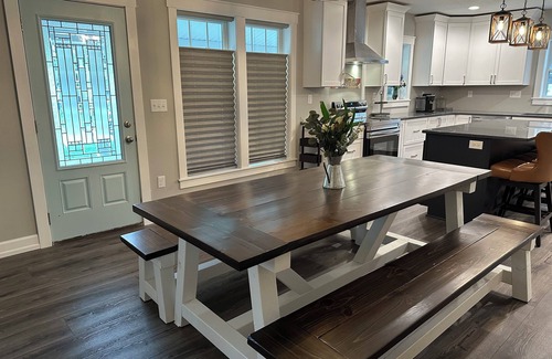 Cedar Falls House | Luxury Downtown Cedar Falls Retreat - Sleeps 12