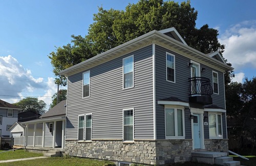 Cedar Falls House | Luxury Downtown Cedar Falls Retreat - Sleeps 12