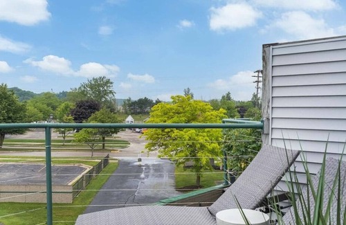 Grand Haven House | Luxury Downtown Condo w/Channel Views!