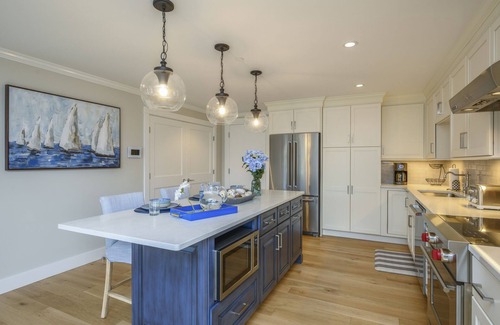 Harwich Port Condo | Luxury Downtown Harwich Port Condo Retreat