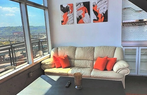 Downtown Cincinnati Apartment | Luxury Downtown Loft Walking dist. to Paycor, Fountain Square, & Duke Energy Ctr