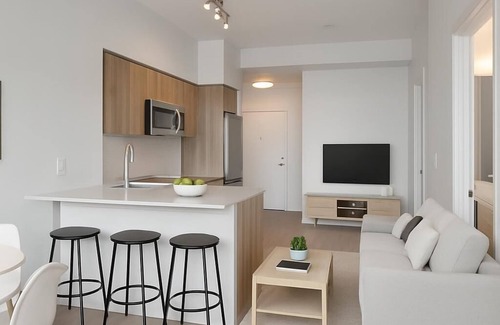 Kitchener Condo | “Luxury Downtown Stay at Duo Condos – Hot Tub, Games Room & More!”