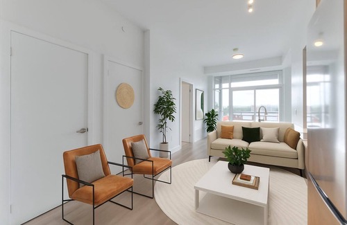 Kitchener Condo | “Luxury Downtown Stay at Duo Condos – Hot Tub, Games Room & More!”
