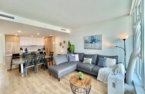 Surrey Condo | Luxury Downtown Townhome with View