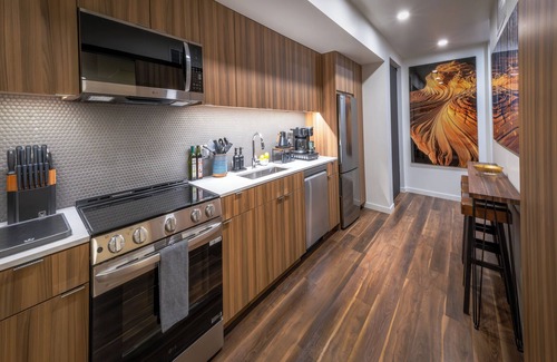 Rio Grande Apartment | Luxury Downtown Penthouse - 2 Bd City Views + Balcony close to everything!