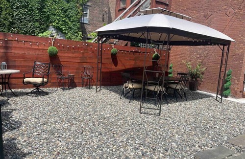 Troy Apartment | Luxury Downtown w/Backyard by Franklin Plaza