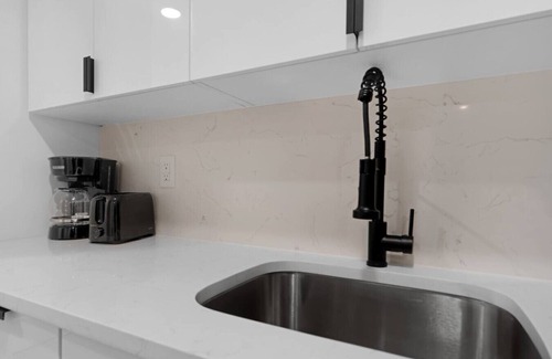 The Heights Apartment | Luxury Duplex in Hoboken 15Min to NYC, Fire Pit