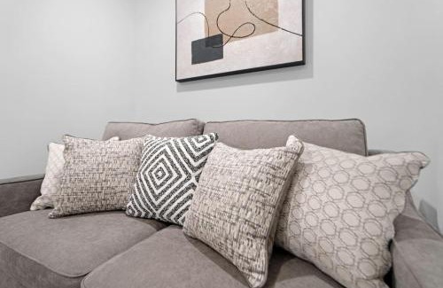 The Heights Apartment | Luxury Duplex in Hoboken 15Min to NYC, Fire Pit