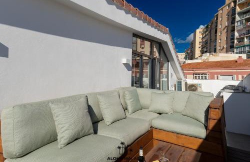 San Felipe Neri Apartment | Luxury Duplex with Pool and Padel Court in Town