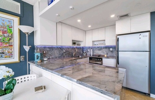 Downtown Hollywood Condo | Luxury Dwntwn Condo In The Sky – 1 Mile To Beach – King Bed – W/D – 3 Balconies
