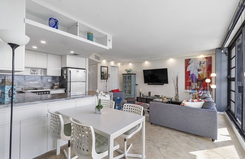 Downtown Hollywood Condo | Luxury Dwntwn Condo In The Sky – 1 Mile To Beach – King Bed – W/D – 3 Balconies