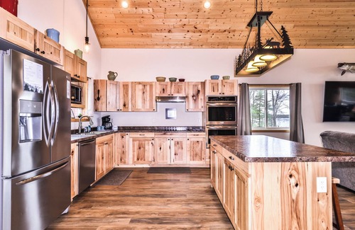 Eagle River House | Luxury Eagle River Chain Home- Trail access, Free Firewood, & High Speed WIFI!