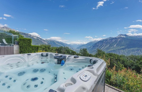 Randogne Ski Chalet | Luxury Eco Chalet w/Alpine Views in Crans-Montana