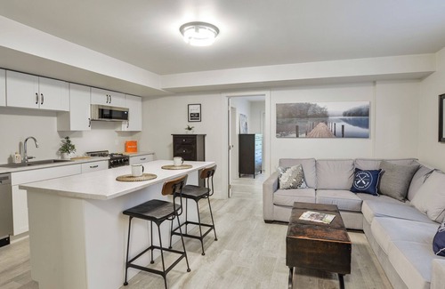 Gravenhurst House | Luxury End-Unit Townhome in Muskoka Bay Resort