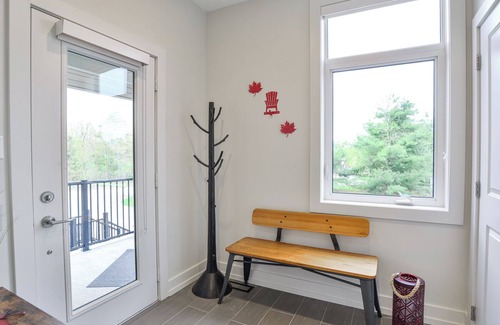 Gravenhurst House | Luxury End-Unit Townhome in Muskoka Bay Resort