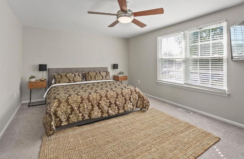 Countryside House | Luxury End Unit Townhome Just 40 Minutes from DC, Pet-Friendly, Privacy Fenced