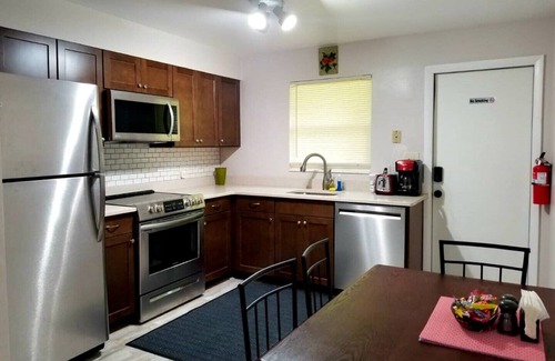 Central Naples Apartment | Luxury Escape : 1 Mile from the Beach!