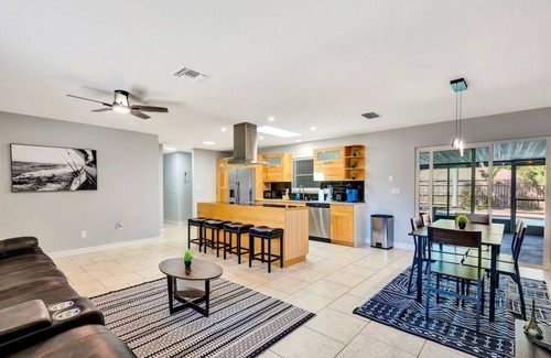 Sarasota Springs House | Luxury Escape. Dream Vacation. Heated Pool & Spa