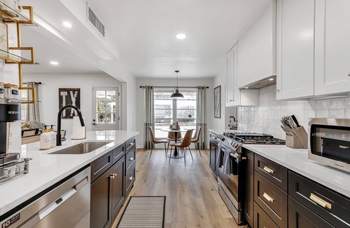 Shearer Hills - Ridgeview House | Luxury Escape | Pool, Games, Golf Nearby