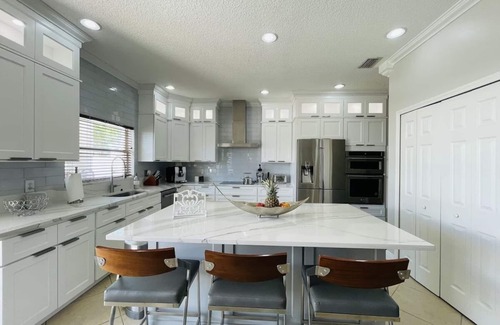 Mandalay House | Luxury Escapes Home W/Heated Pool & Spa Near IMG & Siesta Key Beach