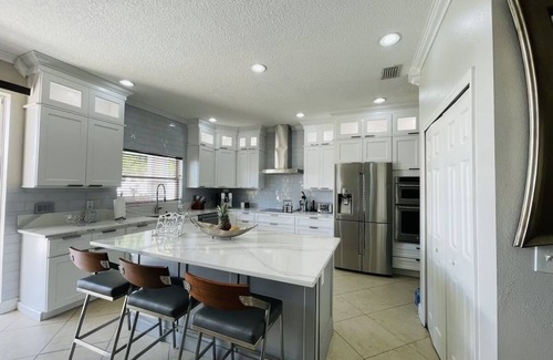 Mandalay House | Luxury Escapes Home W/Heated Pool & Spa Near IMG & Siesta Key Beach