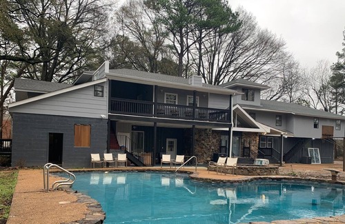 Memphis House | Luxury Estate 14 bedroom Pool, Hot tub, Sauna, Bar