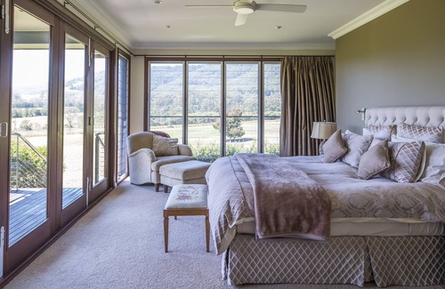 Kangaroo Valley House | Luxury Estate, Stunning Views, 5 mins to Village,15 mins to Berry, Dogs welcomed
