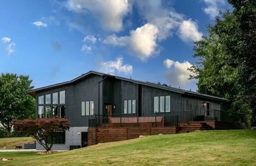 Elkton House | Luxury Estate with Mountain View and Privacy