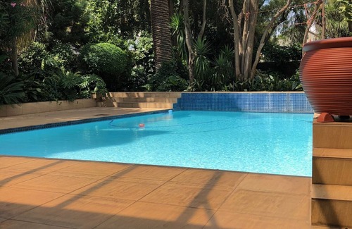 Bedfordview Apartment | Luxury Executive Apartment Overlooking Beautiful Pool & Garden