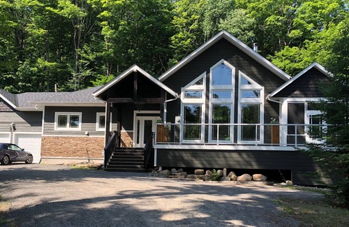 Huntsville House | Luxury Executive Muskoka Residence. Minutes to Golf, Skiing, Lakes, Fine Dining