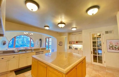 Kenwood Villa | Luxury Executive or Vacation Rental in Kenwood