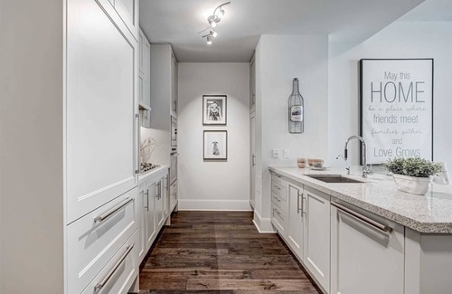 Central Waterfront Condo | Luxury Executive Suite on the water with pools
