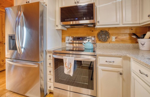Ellijay Cabin | Luxury Fall Cabin Creekside + Game Room