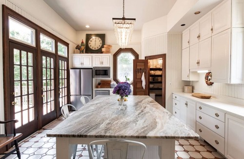 Newnan House | Luxury Fall Retreat Newnan, Steps from Downtown